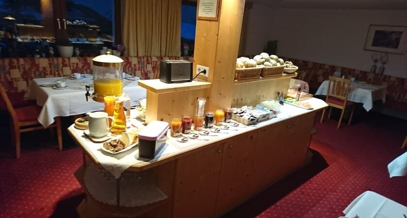 pension-martinshof-breakfast-buffet-2