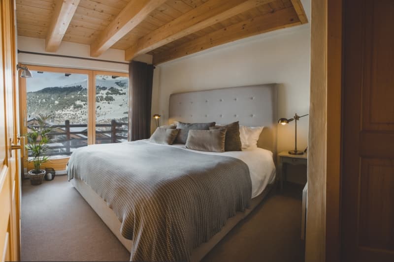 Ski-Armadillo-Chalet-Alrou-Guestroom1