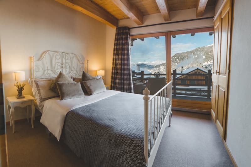Ski-Armadillo-Chalet-Alrou-Guestroom2