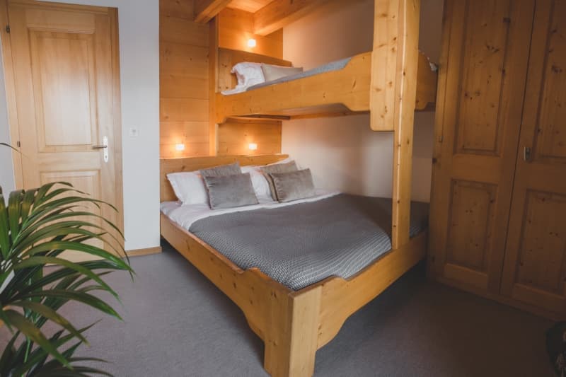Ski-Armadillo-Chalet-Alrou-Guestroom5