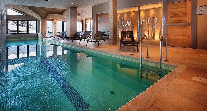 Hotels indoor swimming pool