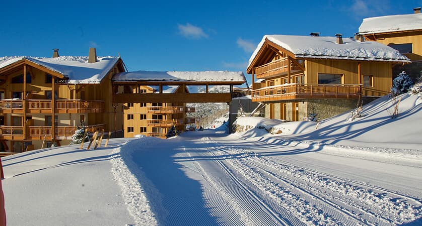 grandes-rousses-ski-back-to-the-door