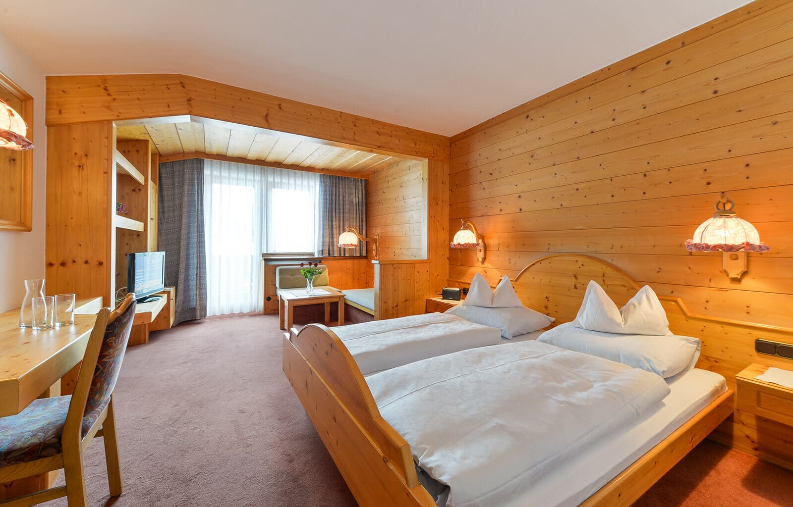 zimmer-flieder_1600x1024