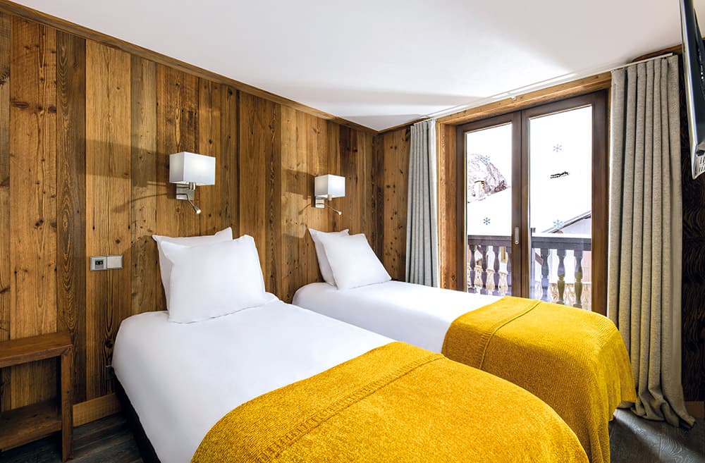 CHALET-BLACKCOMB-BEDROOM-LIGHTER-WEB