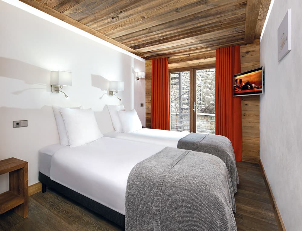 CHALET ONTARIO BEDROOM LIGHTER WEB (1)