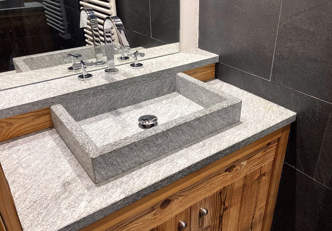 Chalet-Quebec-bathroom-temp