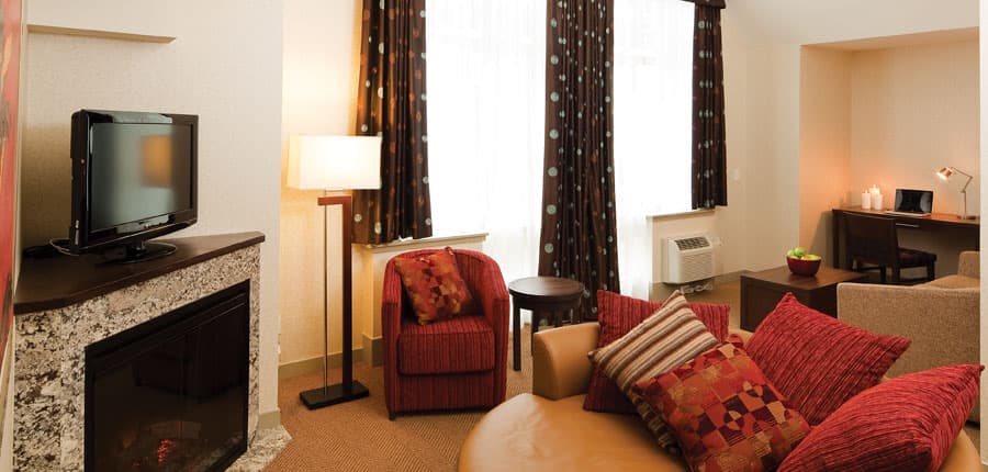 canada_whistler_hotel_aava_lounge_fire