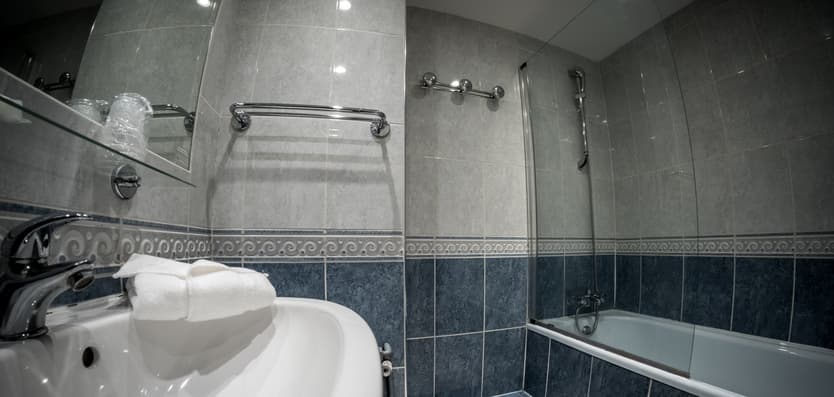 curling-typical-bathroom-style