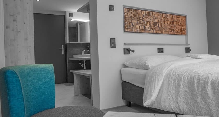 eiger-lodge-grindelwald-bedroom-chic