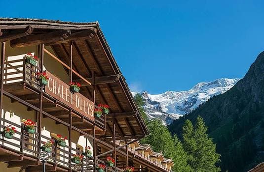 resort_carousel_Chalet_du_Lys_Exterior
