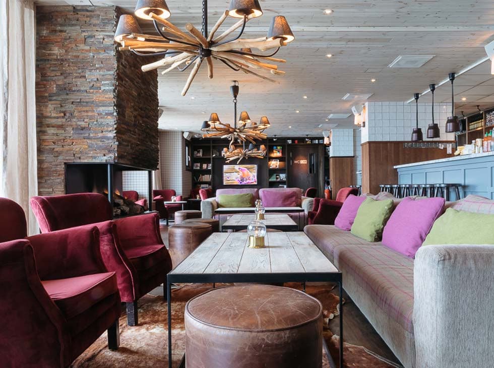 11-tango-lounge-area