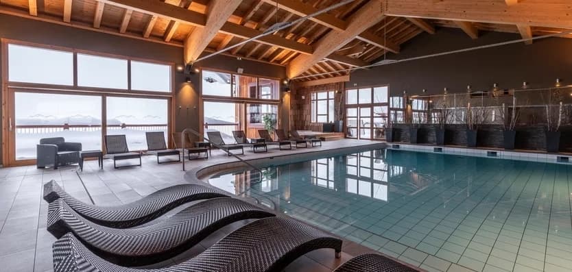 2112-05_54_ily_larosiere_piscine_hd