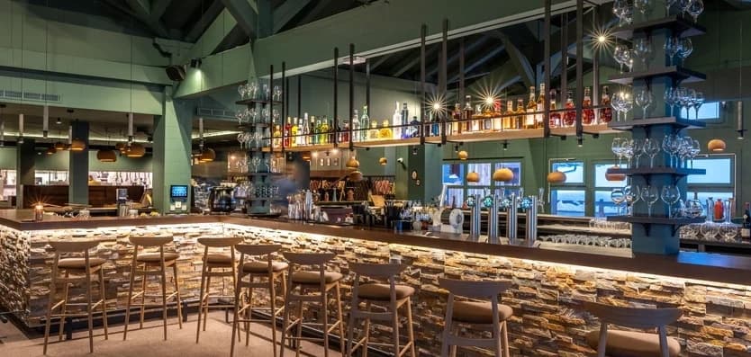 2112-05_55_ily_larosiere_bar_hd