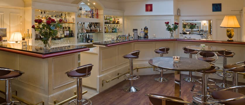 Hotel Schweizerhof, Bar Area