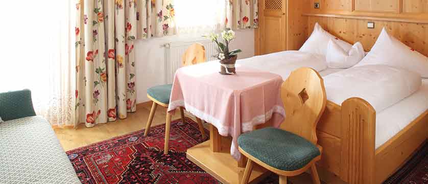 edelweiss-alpbach-bedroom3