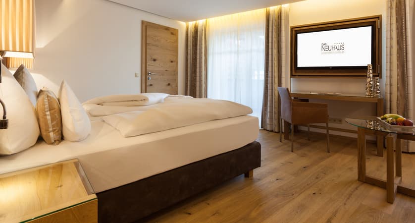 junior-suite-deluxe-2 (1)