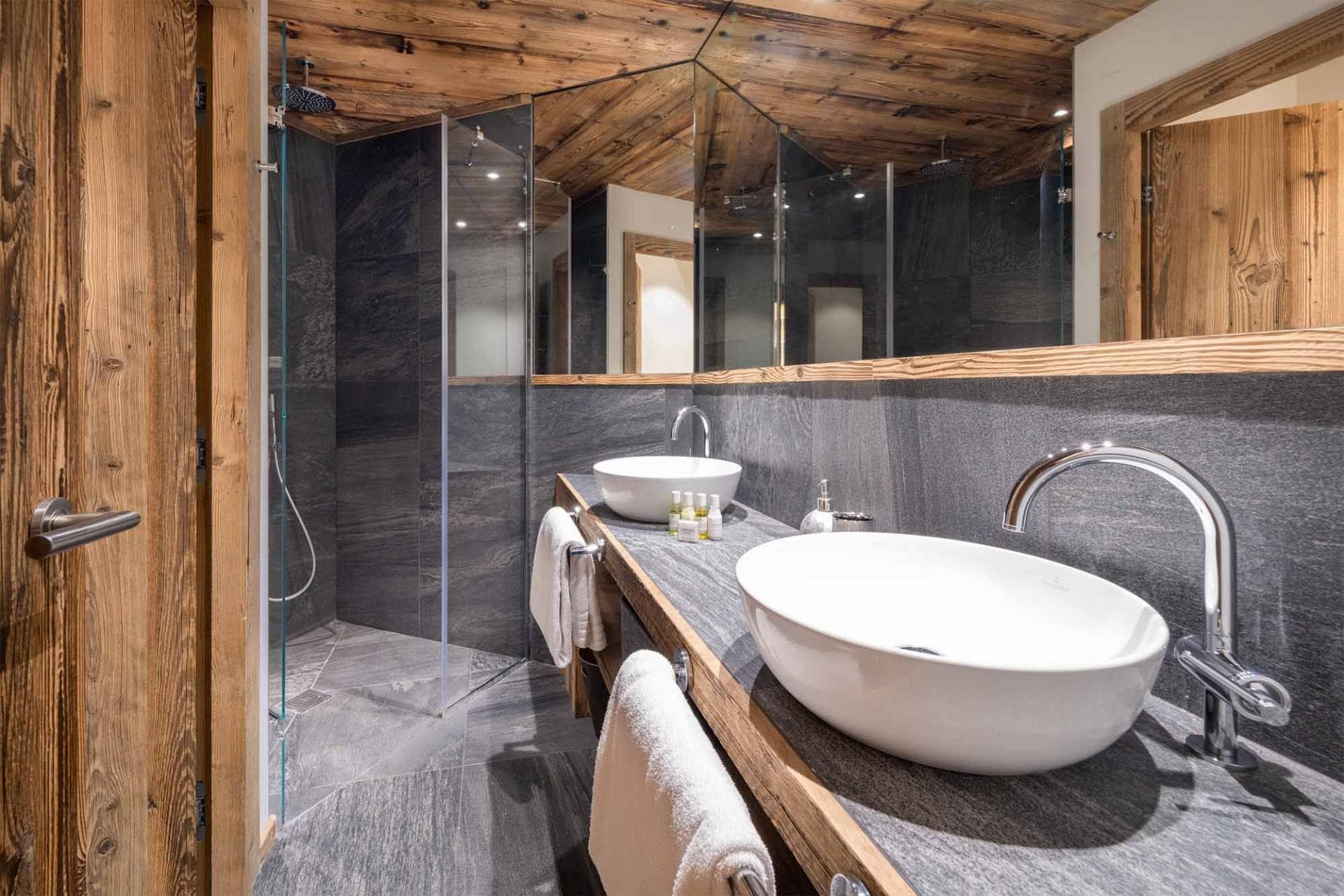 61654c89-bbd0-48b0-b400-44940a000f09