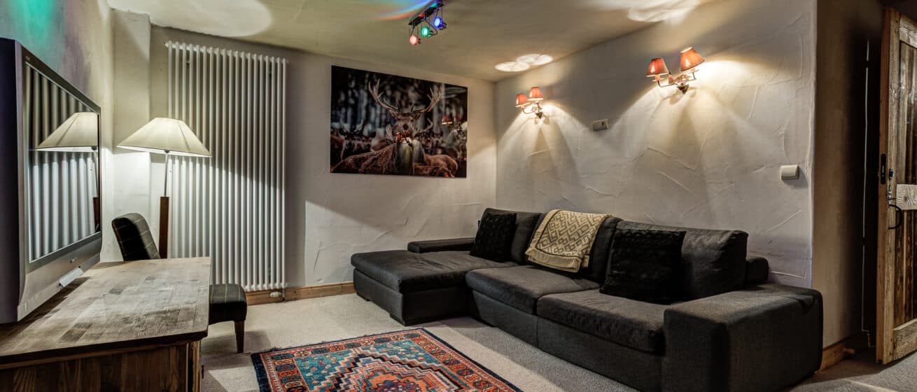 Amanjena-Cinema-Room-1310x560