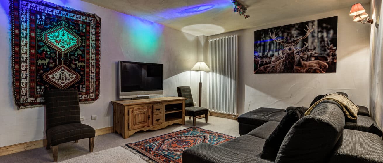 Amanjena-TV-Room-1310x560