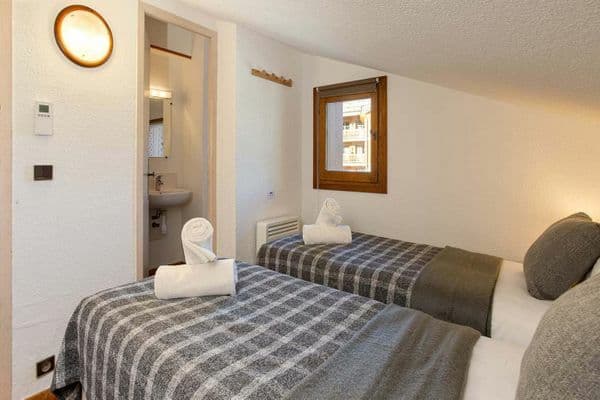 chalet-arsellaz-bathroom