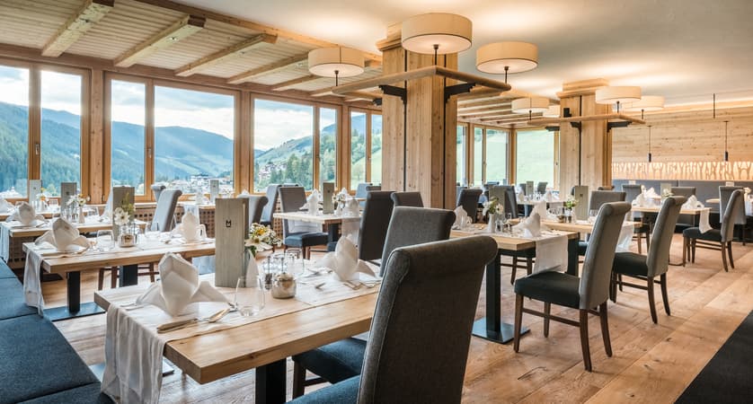 hotel-mareo-dining-room