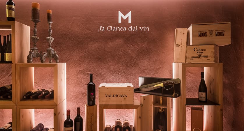 hotel-mareo-wine-display