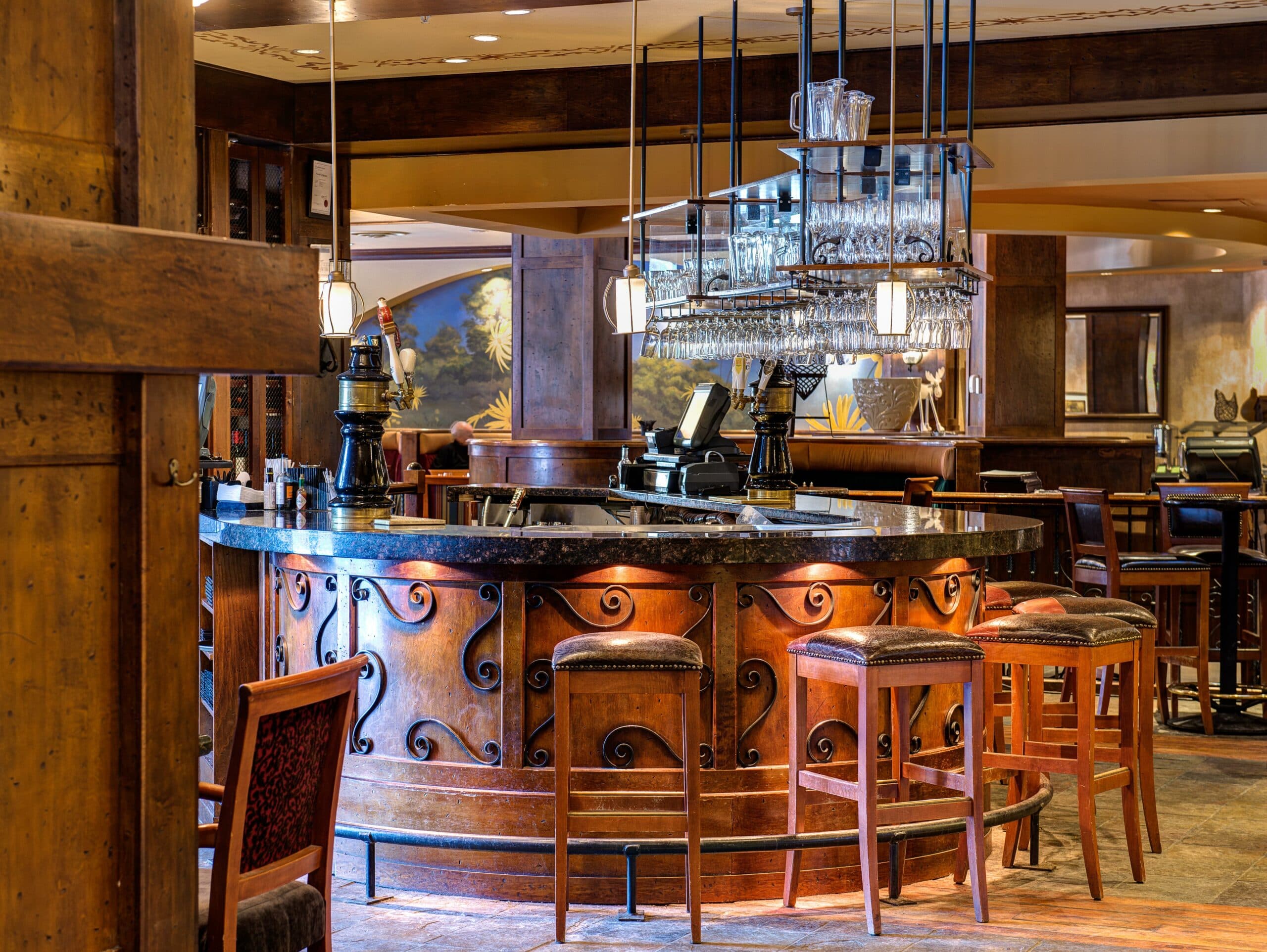 Sun-Peaks-Grand-Hotel-bar