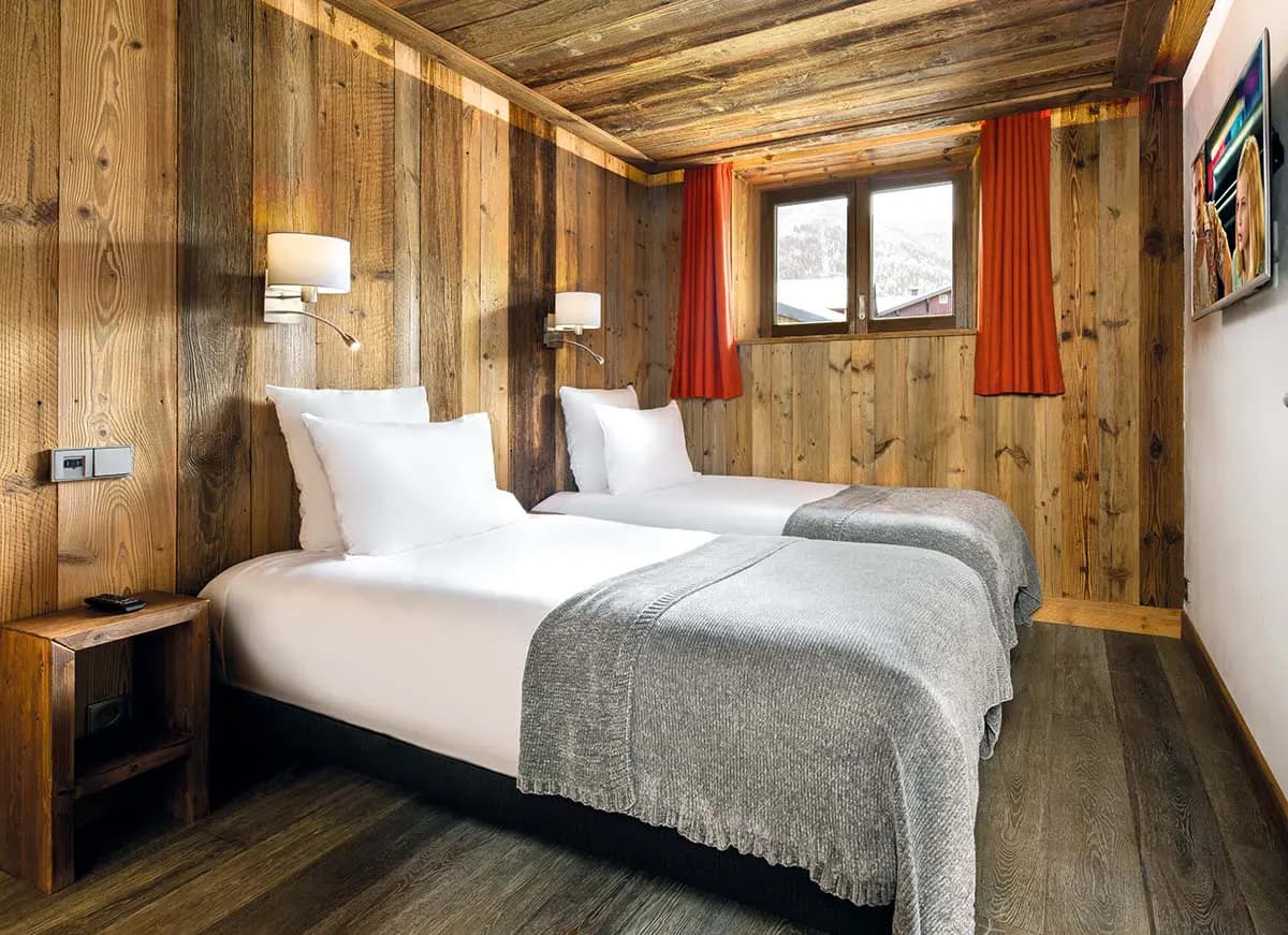 CHALET-YUKON-BEDROOM-1200