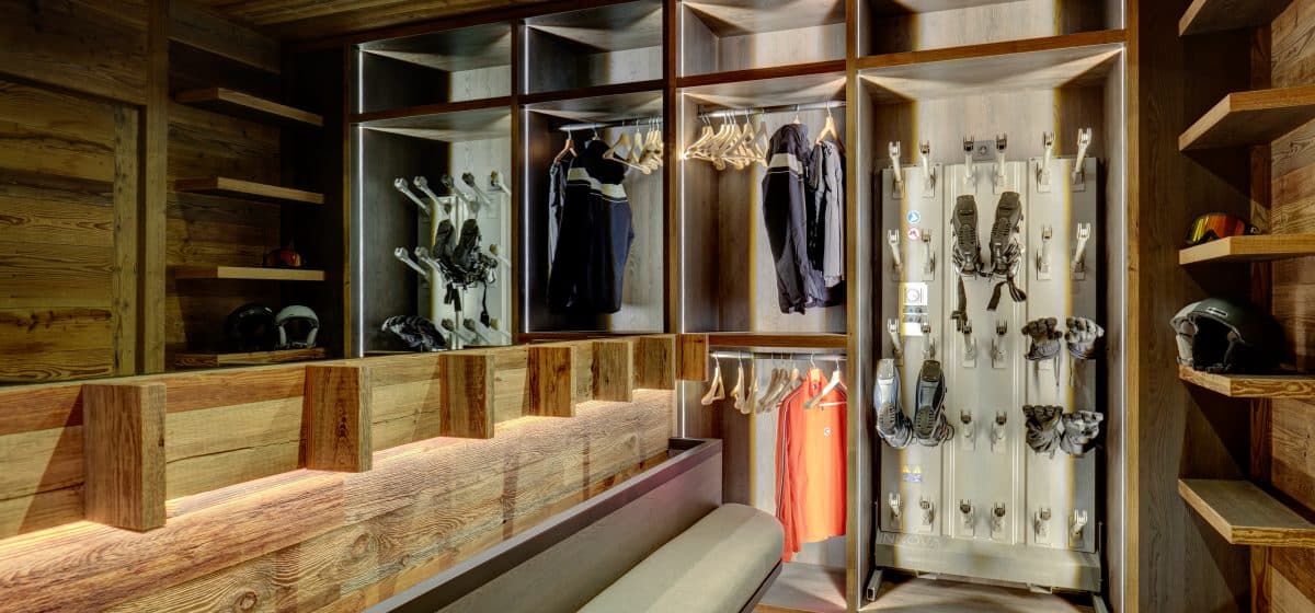 2-CHALET_MENOR-SKIROOM-82-1200x560