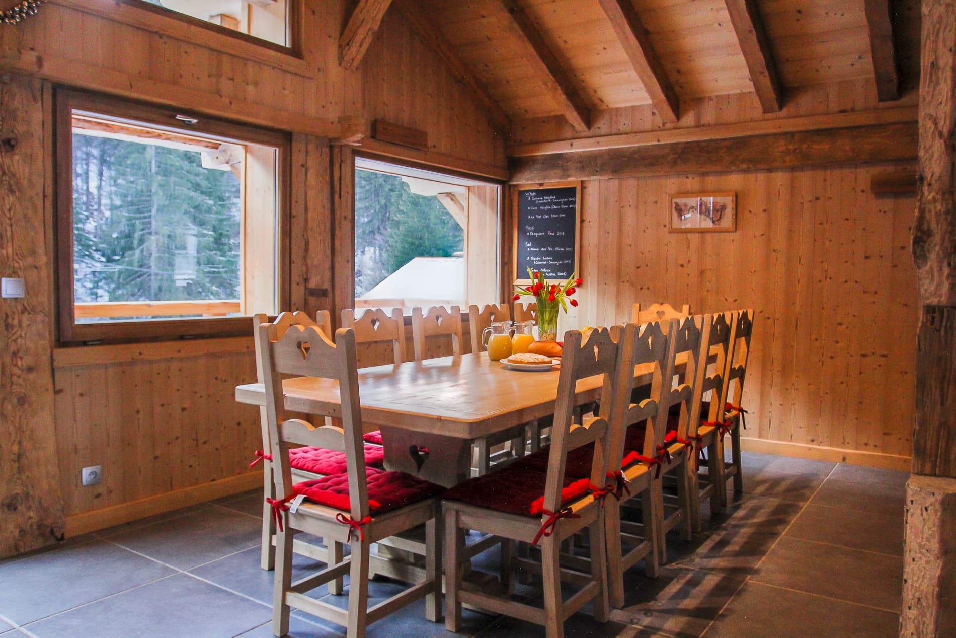 Chalet-Perce-Neige-Dining-Area