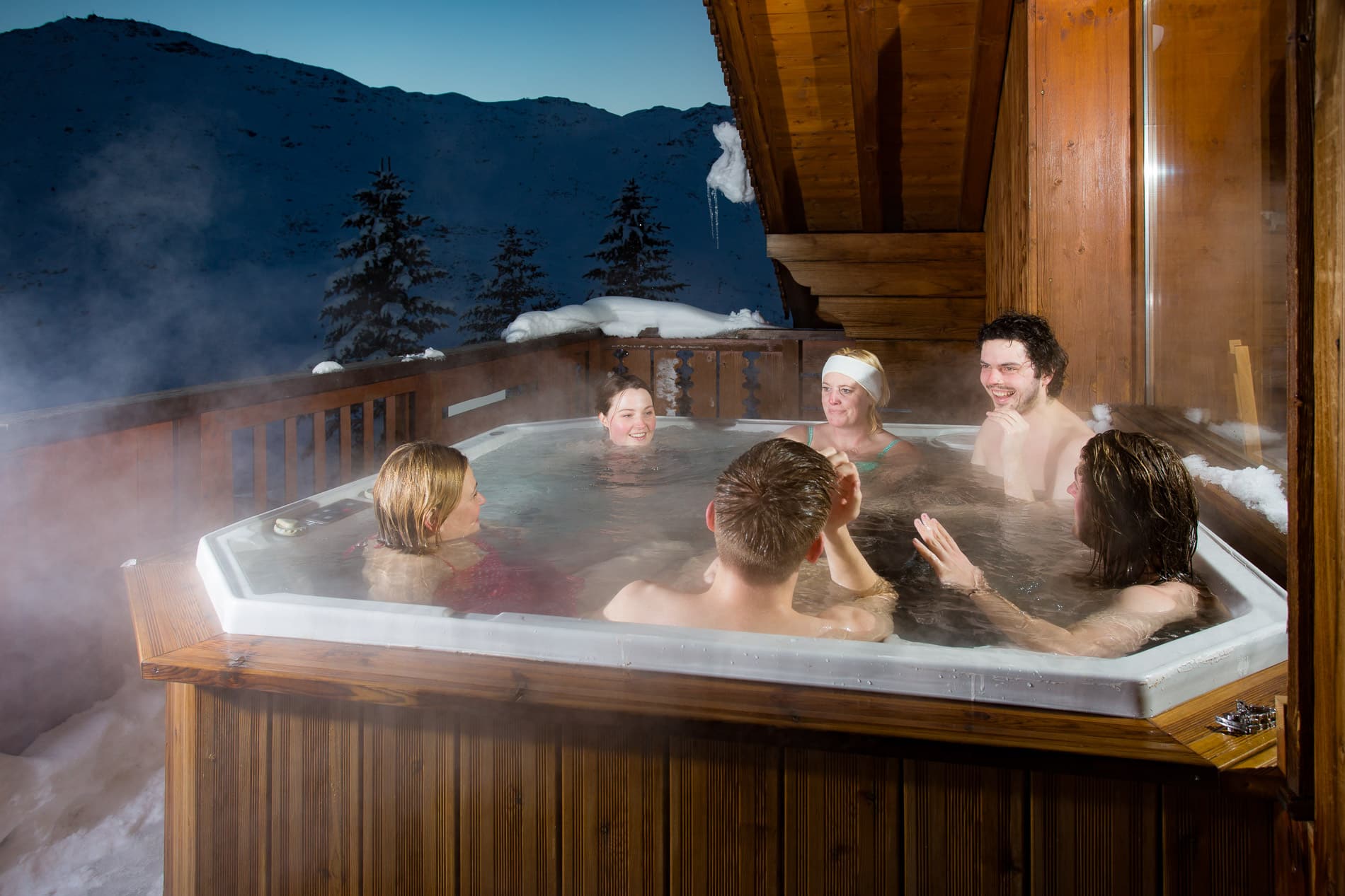 Chalet-Susanna-Hot-Tub-2