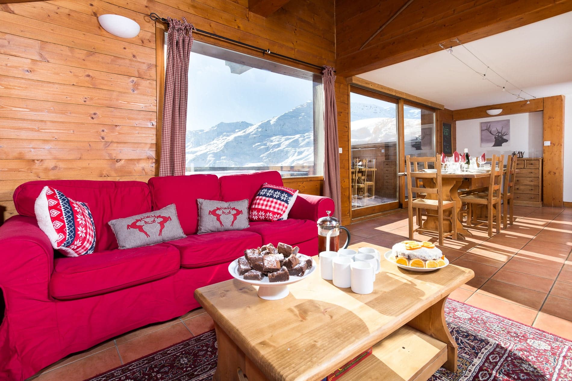 Imogen-Susanna-Living