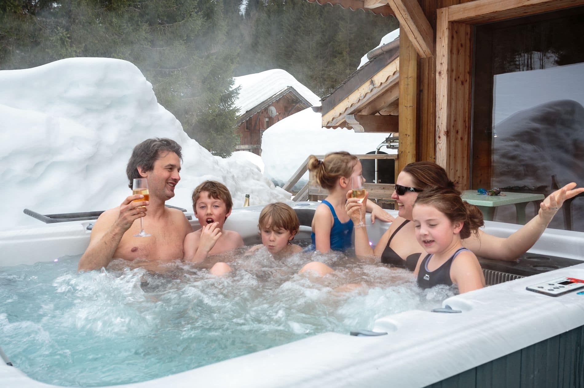 Perce-Neige-Hot-Tub