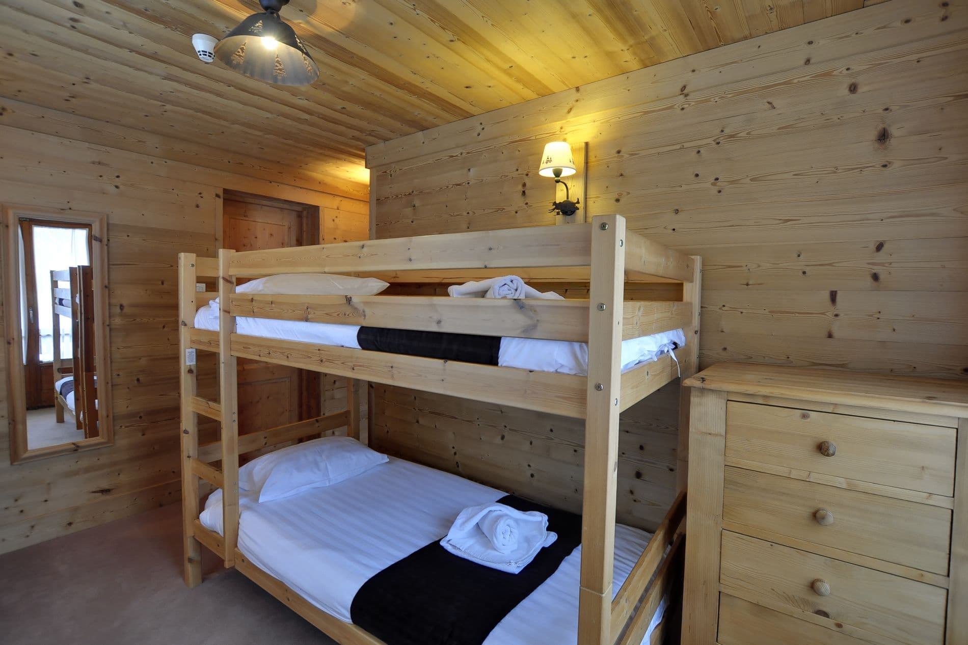 WLEau-Vive-Room-1-Bunk (1)