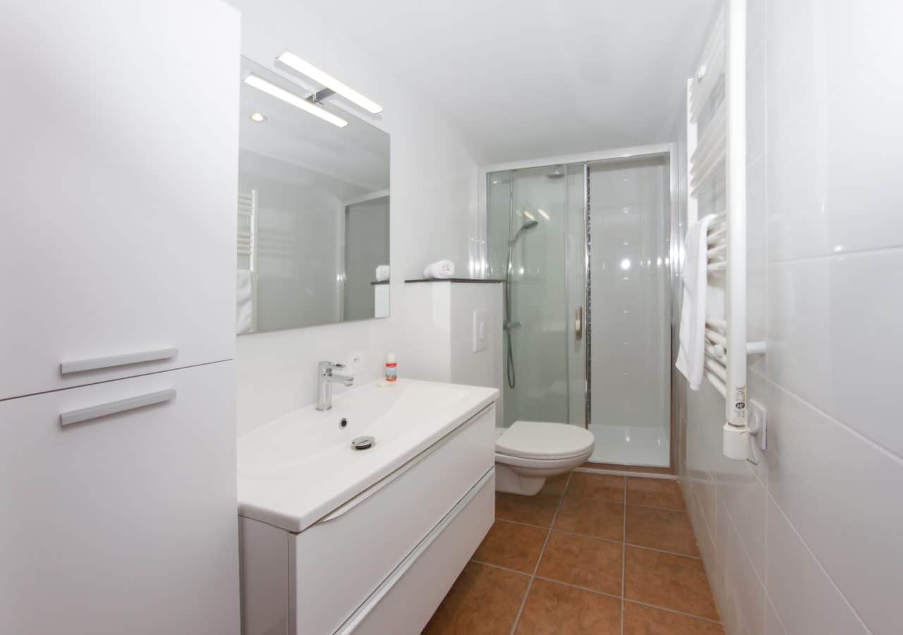 all-chalets-shower-room-1280x900