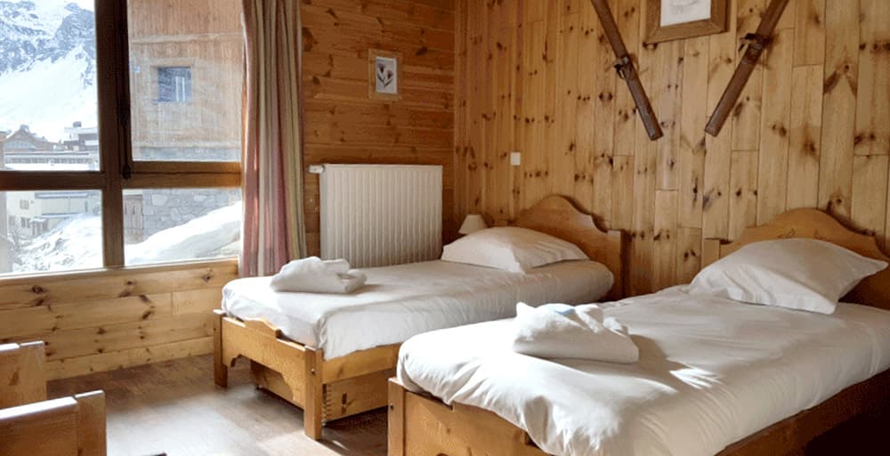 CHALET-ALASKA-BEDROOM-2-WEB