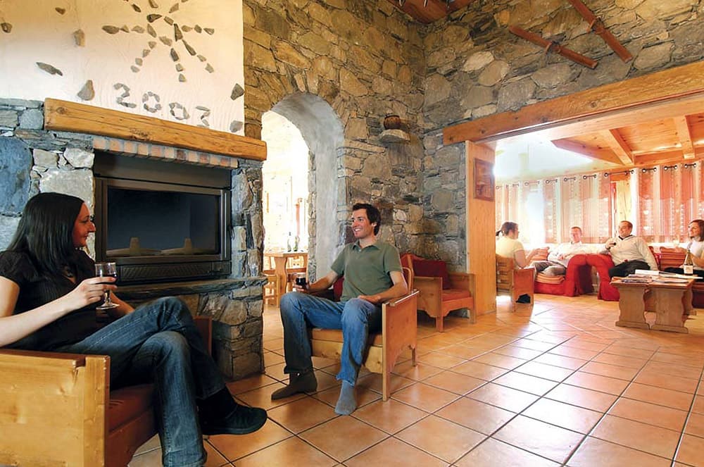 CHALET-ALASKA-LOUNGE-2-WEB