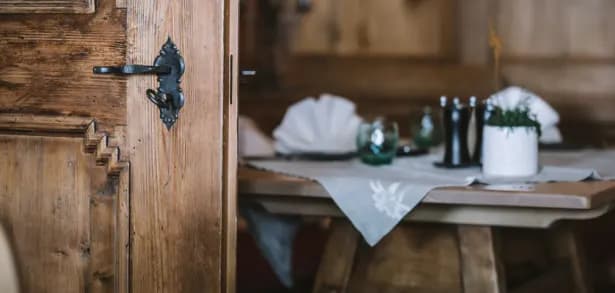 hotel-post-st-anton-austria-stube-2