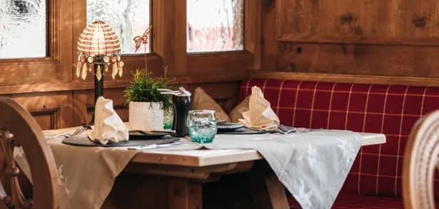 hotel-post-st-anton-austria-stube