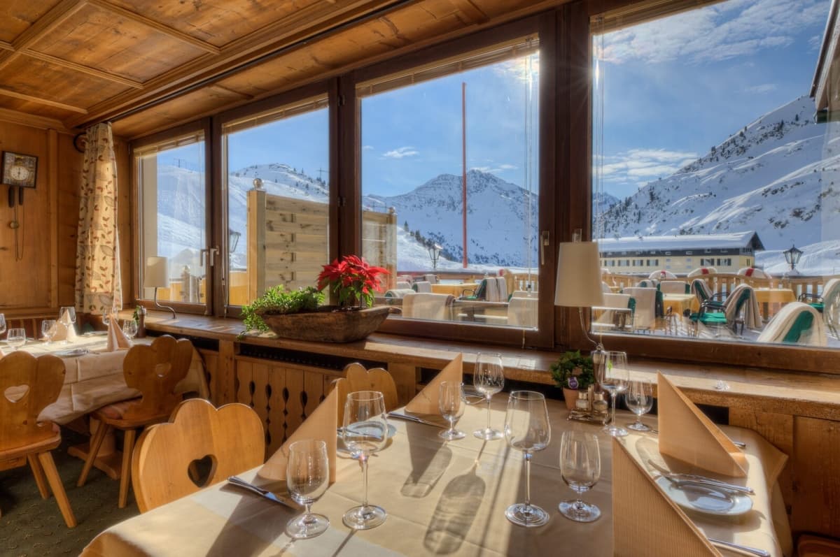 Chalet Arlberghohe dining room 2