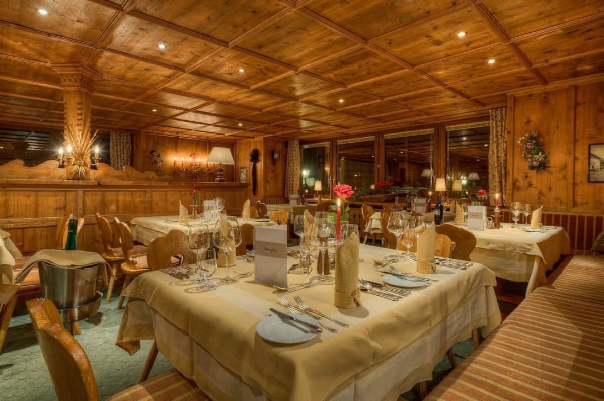 Chalet Arlberghohe dining room