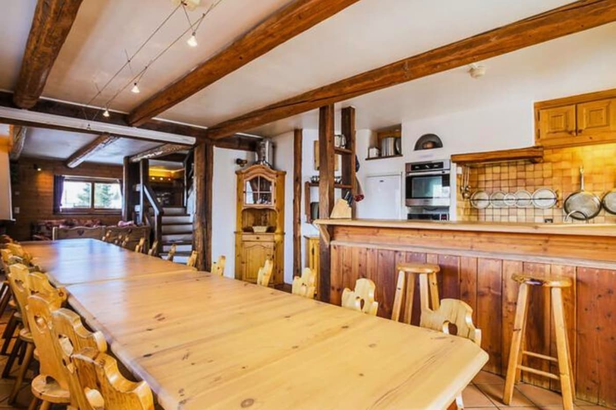 Chalet La Vielle Maison dining