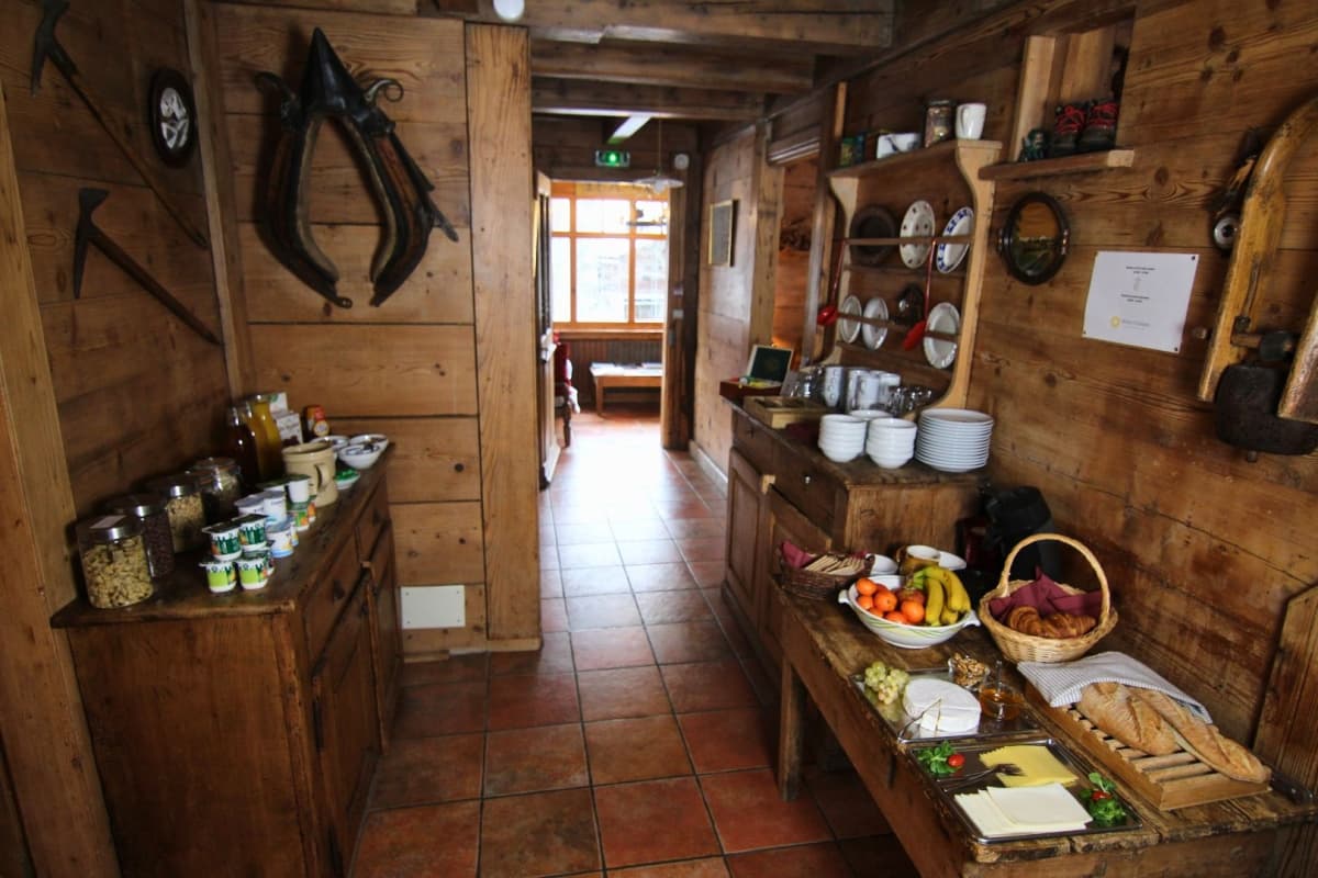Chalet Le Vieux breakfast