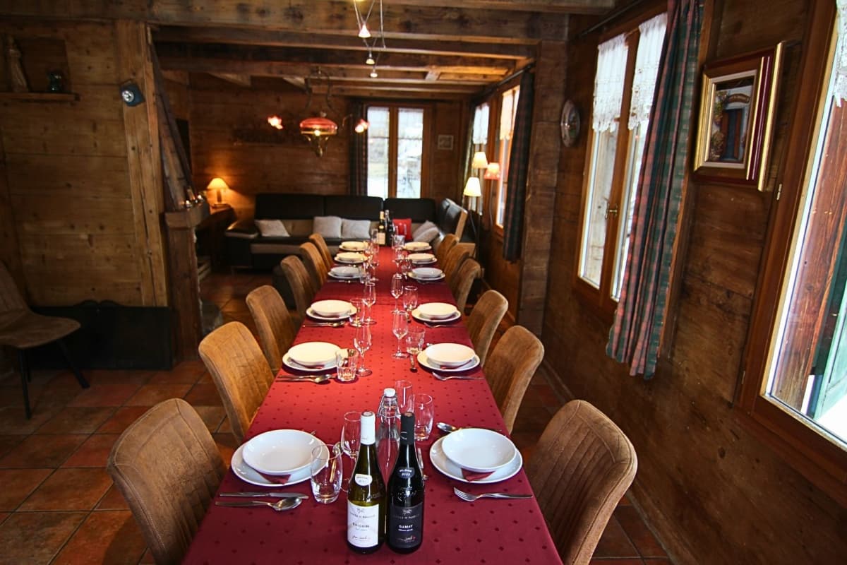 Chalet Le Vieux dining room 2