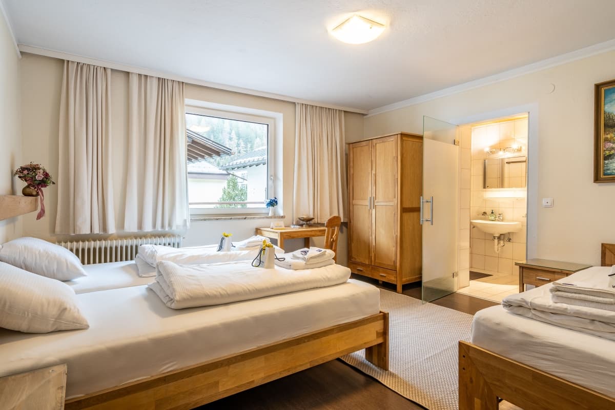 Chalet hans bedroom 2