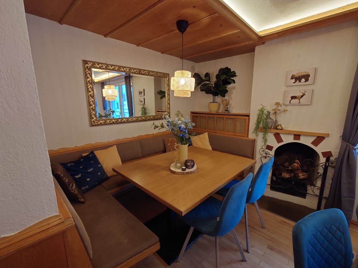 Chalet hans dining room