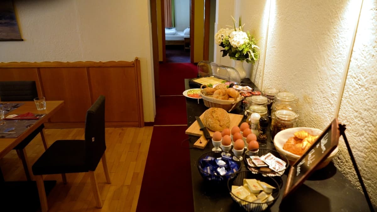 Chalet hans dinng room 2