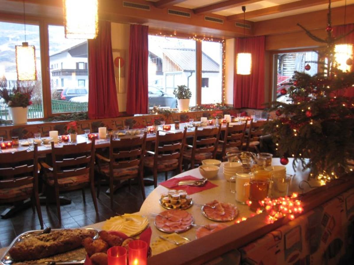 Chalet ruth dining room