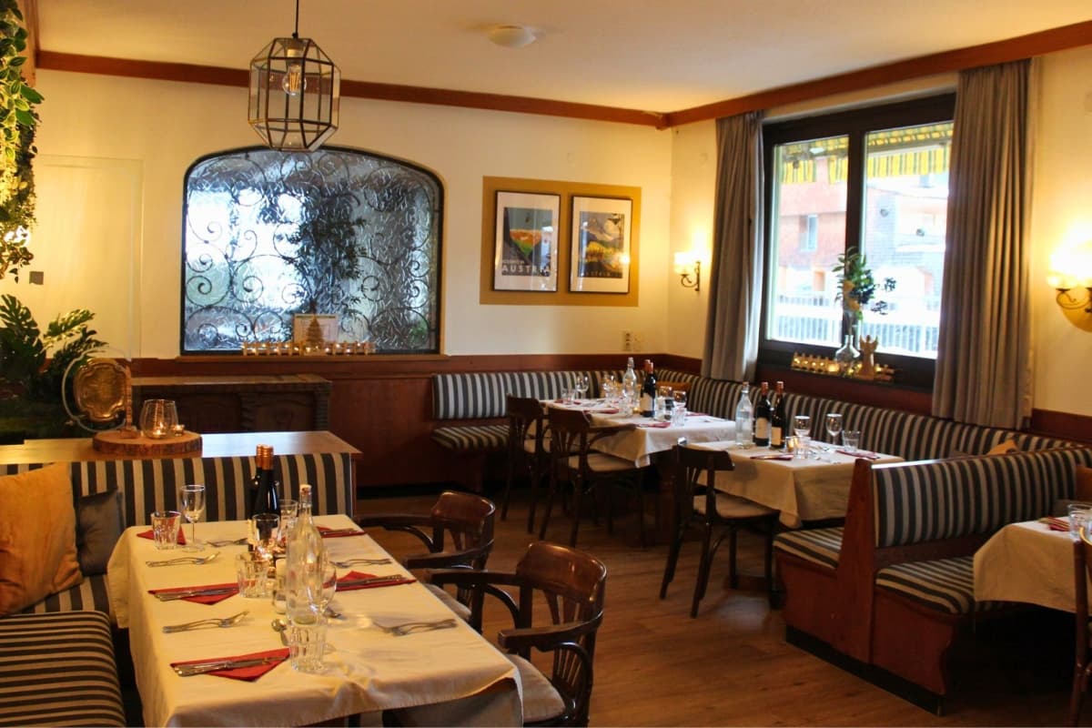 Chalet sonwend dining room 2