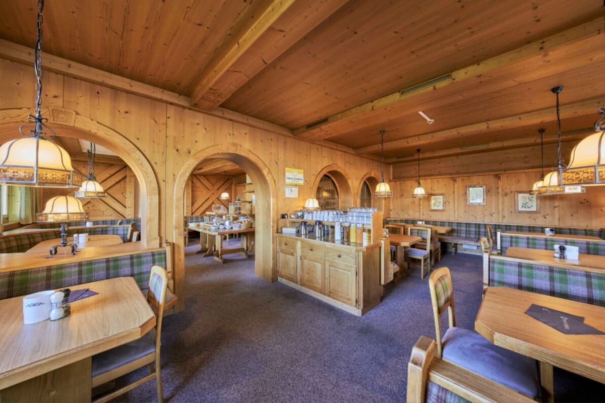 Chalet sonwend dining room